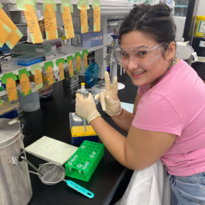 Mali Simmons working in a lab